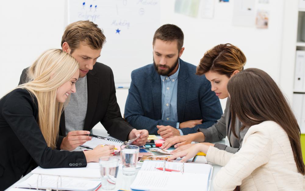 Often, more casual meetings take place before official meetings.