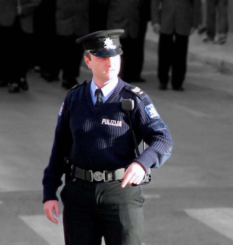 A police officer who fails to act in accordance with their duties is considered to be negligent.
