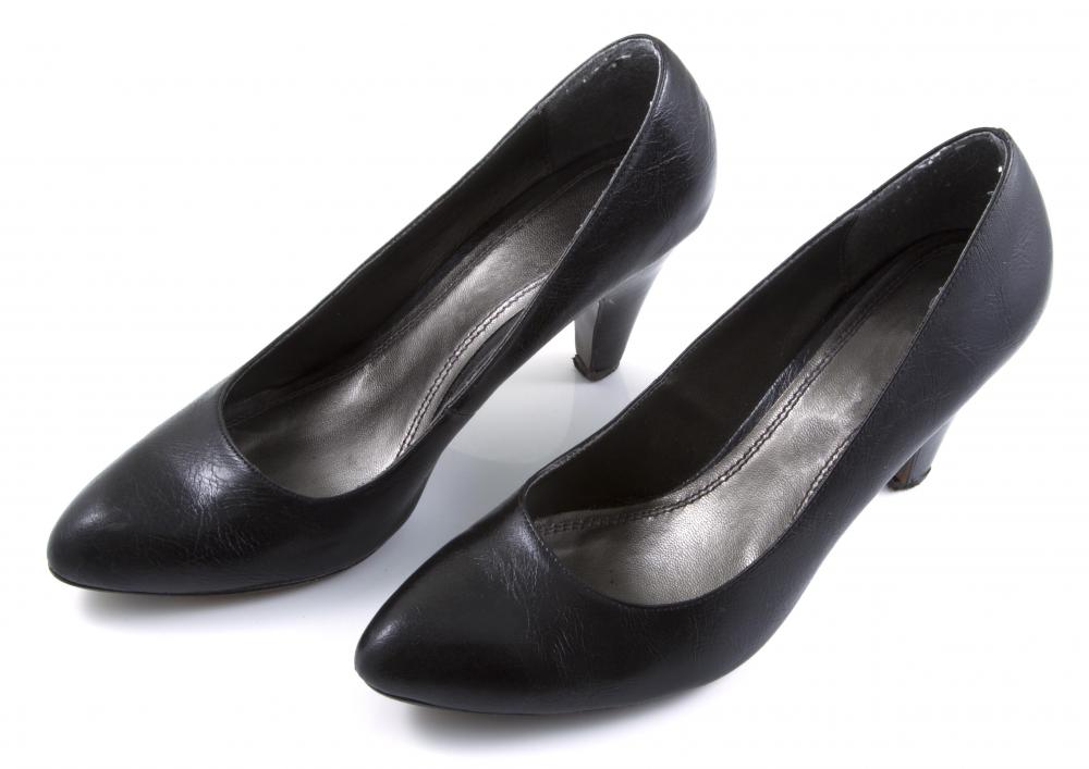 Shoes with low heels and closed toes are appropriate courtroom attire for women.
